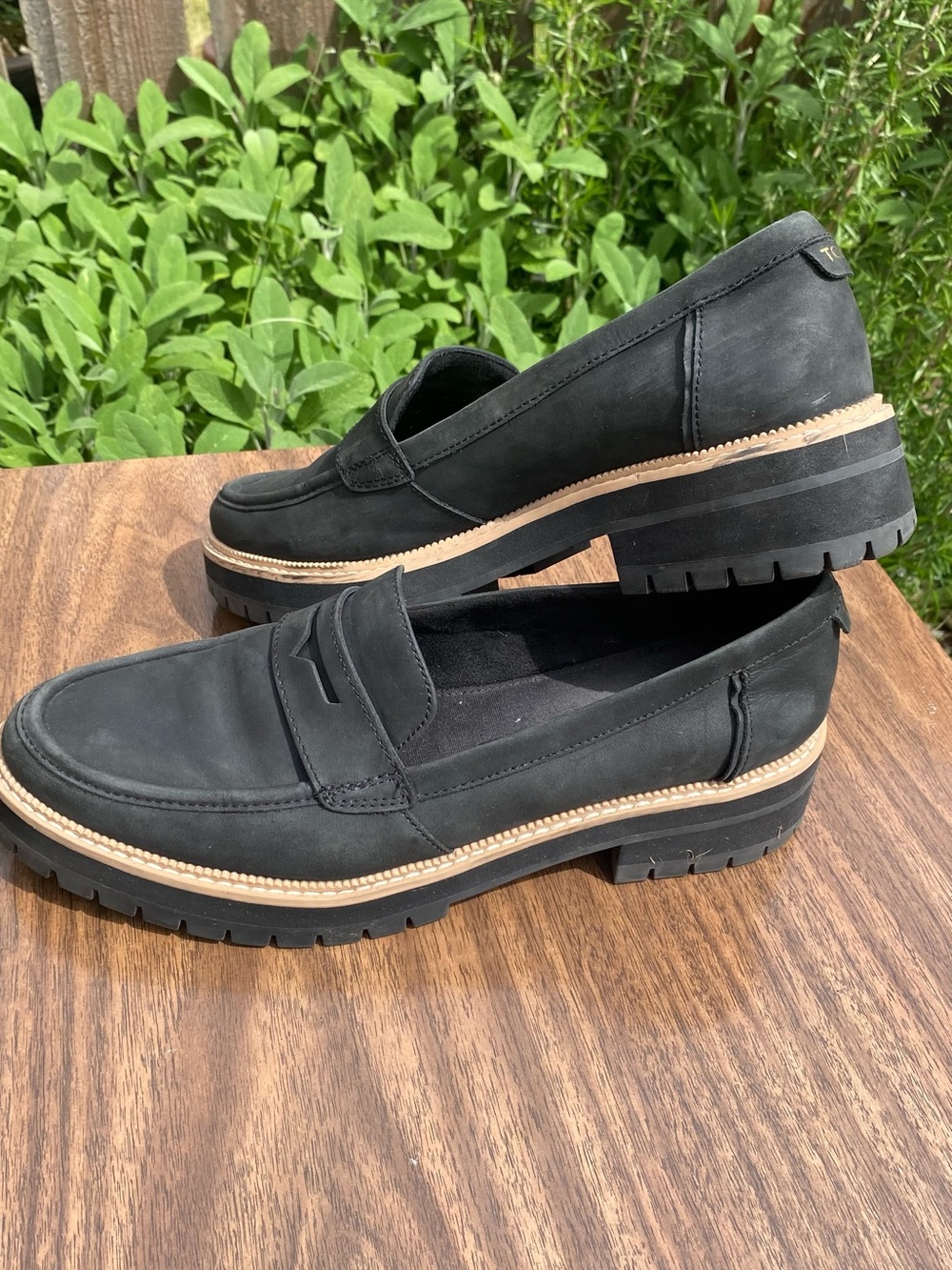 TOMS Black Loafers with Tan Trim - Picture 12 of 12